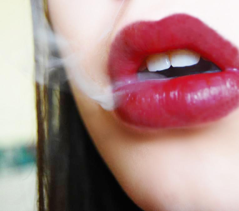 Zinovia - Sucking The Smoke From Your Lips фото
