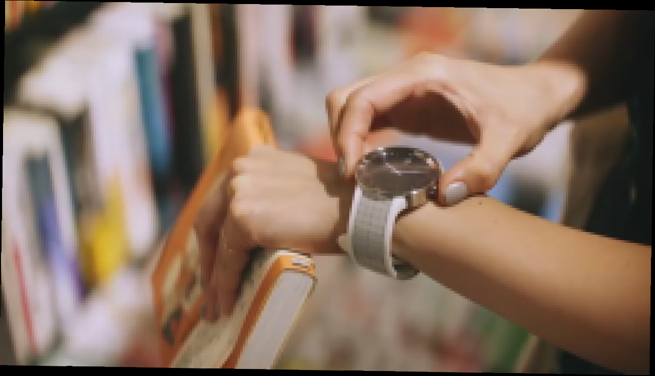 Видеоклип на песню Настя -  Часы FES Watch U с экраном на электронных чернилах