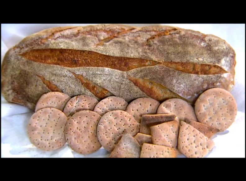 Видеоклип на песню Курточка Stone Island - Честный хлеб #8: Хлеб на молодой закваске и Крекеры
