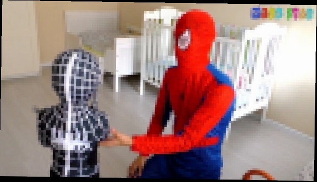 Видеоклип на песню Rock a Bye Baby - WAR FOR SURVIVOR! Super Spidermans GIANT Spiders Attack Kids Funny video for Children